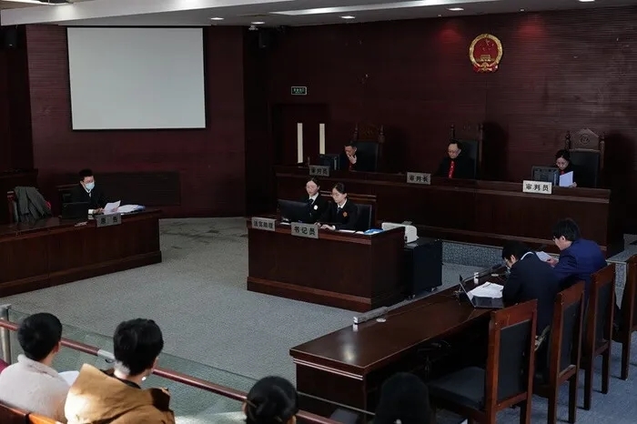 上海海事法院自由贸易试验区法庭应邀在学校进行案件审理